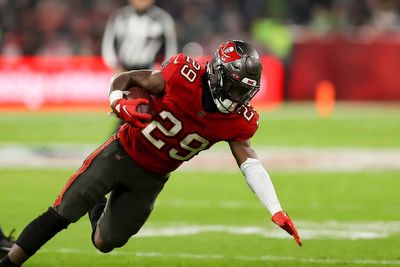 Buccaneers at Browns spread, line, picks: Expert predictions for Week 12 NFL game