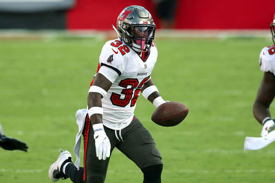 Bucs S Edwards Looks To Pick Off Rodgers Again In 2022