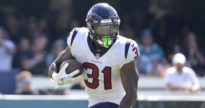 Dameon Pierce Stirs Up OROY Buzz on Twitter in Texans' Loss to Jalen Hurts, Eagles