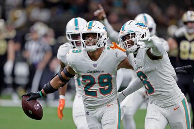 Dolphins-Titans predictions: Will Miami tighten its grip on playoff berth vs. No. 2 seed Tennessee?