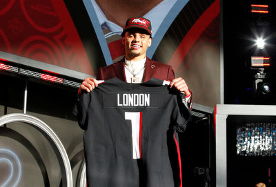 Falcons rookie Drake London injures knee in preseason opener