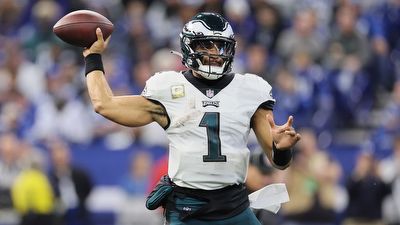 How to approach Eagles-Packers, sharps backing Titans