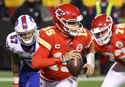 Mahomes an Underdog at Home For 1st Time In Career Against Bills