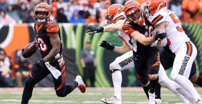 NFL Super Wild-Card Weekend props, odds, free pick: Bengals' Joe Mixon, 49ers' Elijah Mitchell betting favorites to lead all players in rushing yards