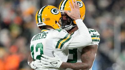 NFL Week 12 Packers vs Eagles predictions, picks and odds: Who is the favorite?