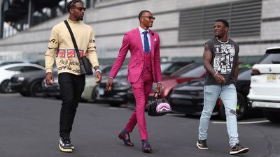 Secrets to Eagles receiver DeVonta Smith's fashion game, from a Bruce Lee build to hidden zippers