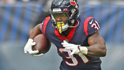 Texans rookie Dameon Pierce gets high praise from Davis Mills, Lovie Smith after career game against Eagles