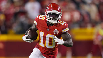 Tyreek Hill, Jaylen Waddle, Dolphins Fantasy Outlook After WR's Trade from Chiefs